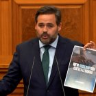 El presidente del PP-CLM, Paco Núñez, durante su intervención en las Cortes de Castilla-La Mancha.