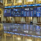 Paneles informativos en el Palacio de la Bolsa de Madrid.