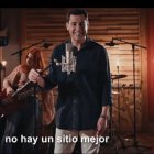 Juanma Moreno en el videoclip de la canción 'Kilómetro Sur'.