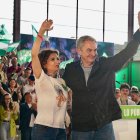 El expresidente del Gobierno José Luis Rodríguez Zapatero y la la secretaria general del PSOE de Andalucía, María Jesús Montero en un acto electoral en Cártama (Málaga).