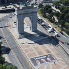 La lona contra Zapetero en Moncloa.