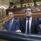Pedro Sánchez y Carlos Cuerpo, en el Congreso