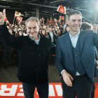 (Foto de ARCHIVO)
El expresidente del Gobierno, José Luis Rodríguez Zapatero (i), y el presidente del Gobierno y secretario general del PSOE, Pedro Sánchez (d), durante el acto de homenaje al expresidente José Luis Rodríguez Zapatero, en el Palacio Euskalduna, a 9 de marzo de 2024, en Bilbao, Vizcaya, País Vasco (España). Bajo el lema de '20 años de los derechos y las libertades', el encuentro recuerda los 20 años transcurridos desde que Zapatero constituyó su primer Ejecutivo. El acto sirve como reconocimiento de los socialistas vascos al logro de "la paz y el fin del terrorismo" por parte de José Luis Rodríguez Zapatero, motivo por el que este homenaje se realiza en Euskadi.

H.Bilbao / Europa Press
09 MARZO 2024;ACTO;PSOE;PSE-EE;EUSKADI;ZAPATERO;PRESIDENTE;GOBIERNO;ANIVERSARIO;20;VEINTE
09/3/2024