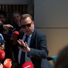 El abogado de David Sánchez, Emilio Cortés, atiende a los medios de comunicación tras salir del Juzgado de Instrucción número 3 de Badajoz.