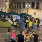 Acampada pro-profesores en la plaza de la Virgen