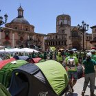 Acampada de la huelga educativa en la Plaza de la Virgen de Valencia