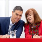 El presidente del Gobierno y secretario general del PSOE, Pedro Sánchez, y la presidenta del PSOE, Cristina Narbona.