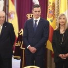 El presidente del Tribunal Constitucional, Cándido Conde-Pumpido; el presidente del Gobierno, Pedro Sánchez, y la presidenta del CGPJ, Isabel Perelló.