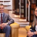 La portavoz de Junts en el Congreso, Míriam Nogueras, con Pedro Sánchez