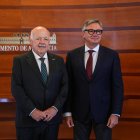 El presidente del Parlamento de Andalucía, Jesús Aguirre, mantiene una reunión con el portavoz del Grupo Palamentario Vox en Andalucía, Manuel Gavira.