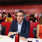 Pedro Sánchez, con María Jesús Montero y Rebeca Torró