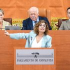 La secretaria general del PSOE-A y portavoz del Grupo Parlamentario socialista, María Jesús Montero, interviene durante la segunda jornada del debate.