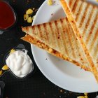 Los sándwiches listos para consumir se han convertido en una de las opciones más populares para quienes buscan una comida rápida, aunque su composición nutricional suele generar debate entre los consumidores.