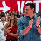 Pedro Sánchez y Begoña Gómez durante un acto del PSOE en 2023.