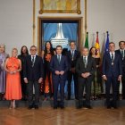 Foto de familia tras la toma de posesión de los consejeros del nuevo Gobierno de la Junta de Andalucía.