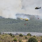 Medios aéreos trabajan en la extinción del incendio, en La Mierla, Guadalajara, Castilla-La Mancha (España).