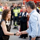 Pedro Sánchez saluda a Isabel Díaz Ayuso en Cenicientos