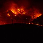 Imágenes nocturnas del incendio forestal de los Gallardos (Almería)