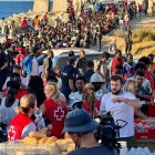 Cruz Roja y la organización Sur Sur reparten alimentos básicos en Ceuta.