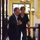Mónica García, junto a Juan Jesús Vivas en Ceuta.