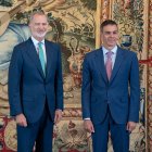 El Rey Felipe VI y el presidente del Gobierno, Pedro Sánchez