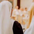 Varias comunidades religiosas españolas mantienen la tradición de elaborar las formas que después se utilizan en las celebraciones eucarísticas