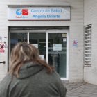 Una mujer llega al Centro de Salud Ángela Uriarte en Madrid. 
Eduardo Parra / Europa Press
21/10/2022