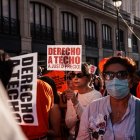 Voluntarios del Sindicato de Inquilinas durante una manifestación para denunciar el desahucio de Maricarmen Abascal, a 26 de septiembre de 2026, en Madrid (España). El Sindicato de Inquilinas e Inquilinos de Madrid ha convocado la movilización bajo el lema ‘Ni una Maricarmen más’.

Matias Chiofalo / Europa Press
26/9/2026