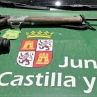 Visor y rifle decomisados.