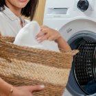 OCU ha analizado las bolas para secadora que prometen reducir el tiempo de secado y el consumo energético, con resultados que cuestionan ese supuesto ahorro.