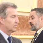 El presidente de Vox, Santiago Abascal (d), y el presidente del PP, Alberto Núñez Feijóo (i), durante la visita del Papa León XIV al Congreso de los Diputados, a 8 de junio de 2026, en Madrid (España). León XIV es el primer papa que pronuncia un discurso como jefe del Estado Vaticano ante diputados y senadores, en el marco de su viaje oficial a España.

Eduardo Parra / Europa Press
08/6/2026