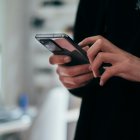 Las peticiones fraudulentas de dinero pueden llegar desde la cuenta habitual de un familiar o amigo