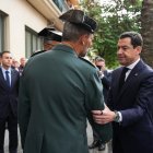 El presidente Juanma Moreno en el funeral de los dos agentes de la Guardia Civil fallecidos en Huelva.