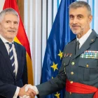 Fernando Grande Marlaska con el teniente general Moscoso
