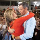 El presidente del Gobierno, Pedro Sánchez, y su esposa Begoña Gómez
