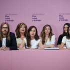 El secretario de Organización y portavoz de Podemos, Pablo Fernández; la secretaria general de Podemos, Ione Belarra; la secretaria política de Podemos y eurodiputada, Irene Montero, durante el Consejo Ciudadano Estatal de Podemos, en la Sede de Podemos, a 17 de octubre de 2026, en Madrid (España). Durante el Consejo Ciudadano se ha analizado el mapa de acuerdos para las elecciones generales del 29N. Podemos y partidos de Frente Amplio han logrado confluir en la Comunidad Valenciana y Canarias, mientras que Podemos queda fuera de las coaliciones de Madrid, Barcelona, Andalucía, Baleares y Aragón.

Alejandro Martínez Vélez / Europa Press
17/10/2026