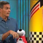 Pedro Sánchez con el perro que le regaló a Broncano