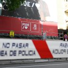Sede nacional del PSOE en Ferraz, a 27 de mayo de 2026, en Madrid (España). Agentes de la Unidad Central Operativa (UCO) de la Guardia Civil han acudido a primera hora de este miércoles a la sede federal del PSOE. La actuación se enmarca en una investigación dirigida por el juez de la Audiencia Nacional Santiago Pedraz. La causa incluye una pieza separada, declarada secreta, sobre presuntos amaños de contratos públicos vinculados al expresidente de la SEPI Vicente Fernández, la exconcejal socialista Leire Díez y el empresario Antxon Alonso.

Alberto Ortega / Europa Press
27 MAYO 2026;PSOE;FERRAZ;UCO;INVESTIGACIÓN;GUARDIA CIVIL;SEDE;
27/5/2026