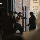 Disturbios en el centro de la ciudad, a 24 de octubre de 2026, en Barcelona, Catalunya (España). Furgones de los Mossos d'Esquadra tienen blindada la plaza Catalunya de Barcelona desde este sábado por la tarde, donde han empezado a hacer algunas cargas para controlar a activistas que se han ido concentrando, la gran mayoría de ellos encapuchados y vestidos de negro. Después de que los Bombers hayan apagado el fuego de una barricada y otros elementos urbanos que los activistas han incendiado, los antidisturbios están haciendo pequeñas cargas para sacar de la plaza a los activistas, aunque luego han incendiado parte de la terraza del bar Zúrich y más papeleras.

Lorena Sopêna / Europa Press
24 OCTUBRE 2026;DISTURBIOS;MOSSOS;CATALUÑA;ACTIVISTAS;DETENIDO;
24/10/2026