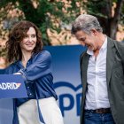 El ayusismo gana peso en la lista del PP al Congreso por Madrid