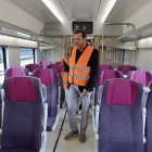 El ministro de Transportes y Movilidad Sostenible, Óscar Puente, este verano con los nuevos trenes de Renfe.