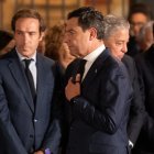 El presidente de la Junta de Andalucía, Juanma Moreno, ha presidido el minuto de silencio tras el accidente ferroviario ocurrido en Urda (Toledo).