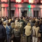Mucha tensión durante el minuto de silencio a las puertas del Ayuntamiento de Huelva por los fallecidos en el siniestro de Urda.