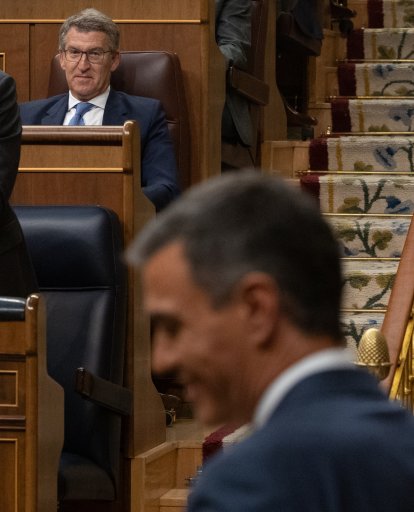 El presidente del PP, Alberto Núñez Feijóo, y el del Gobierno, Pedro Sánchez, durante una sesión en el Congreso.