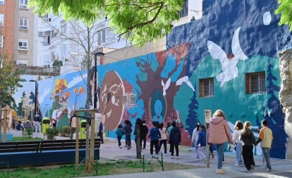 Mural de la plaza de Sor Guillermina en Montolivet
