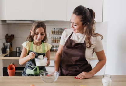 Niña cocinando