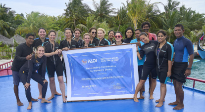 OBLU Helengeli y TGI Maldives, premiados por PADI en 2024 por su impulso al buceo femenino.