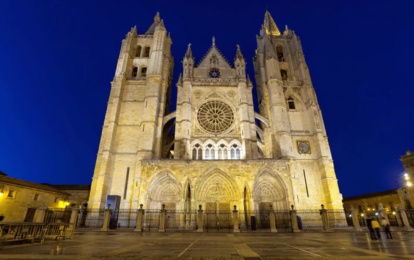 La catedral de Léon de noche