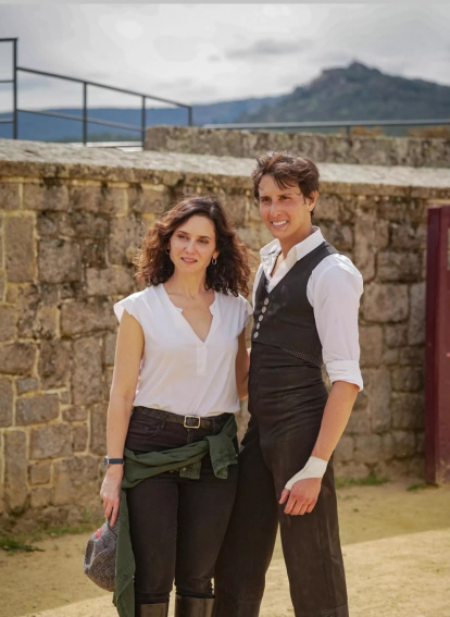 Ayuso, cómplice con Roca Rey