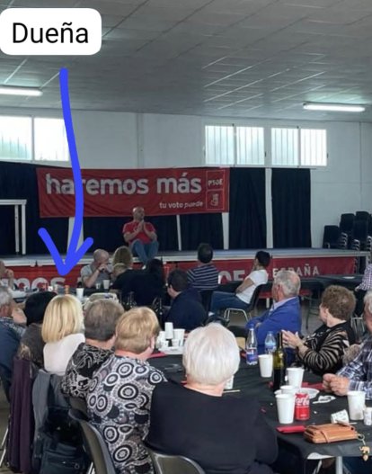 La dueña del club Pakis, Paquita Estrada en un mitin del PSOE en Geldo con el alcalde, David Quiles